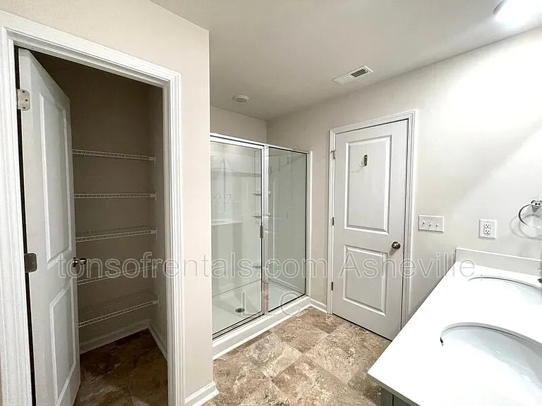 354 Tavernier Ln — Photo 30