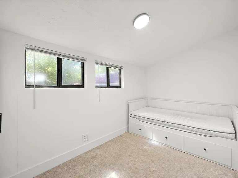 620 S Bell St — Photo 15