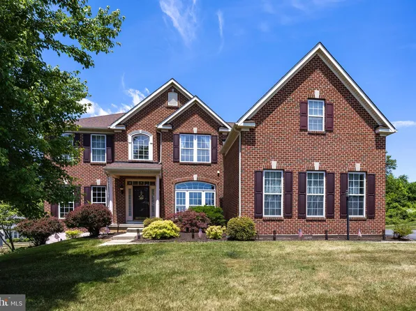68 Allsmeer Dr, West Grove, PA 19390