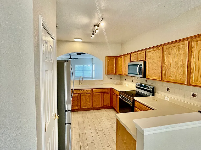 11808 Athens St — Photo 4