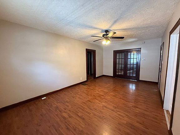 5th image of 423 Eastern Ave