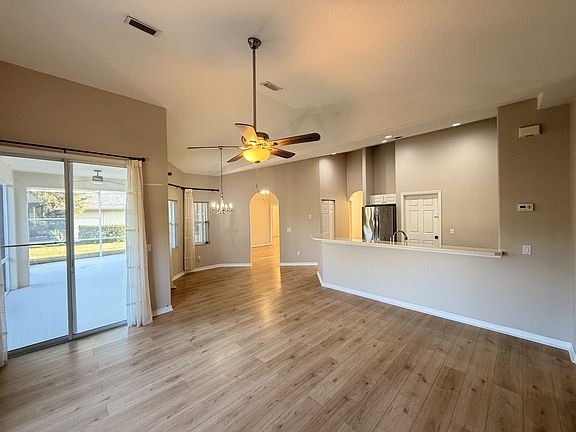 4th image of 10 Westfield Ln