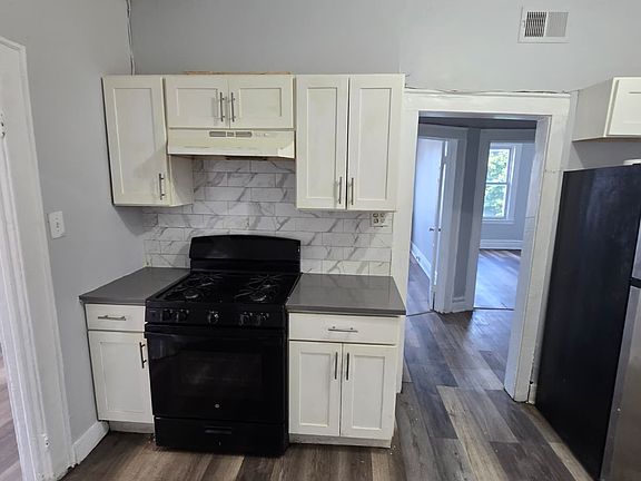 2nd image of 158 Maple Ave #2LL