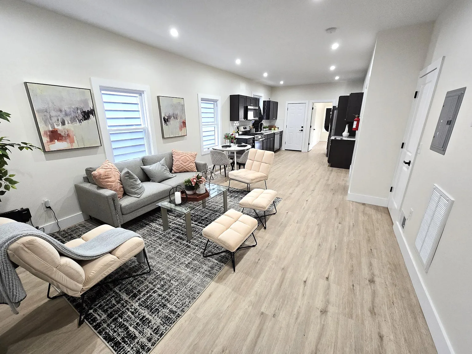 2 bed, 1200 sqft, $2,400 — Photo 2