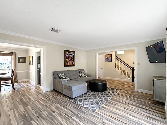 5th image of 17418 Spicewood Springs Ln
