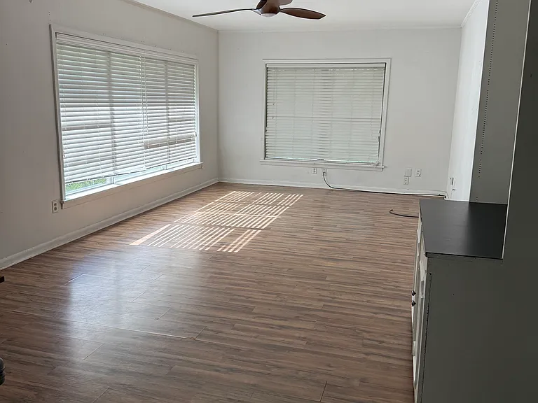 1104 S Maple St — Photo 4