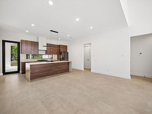5th image of 10943 Mockingbird Pl