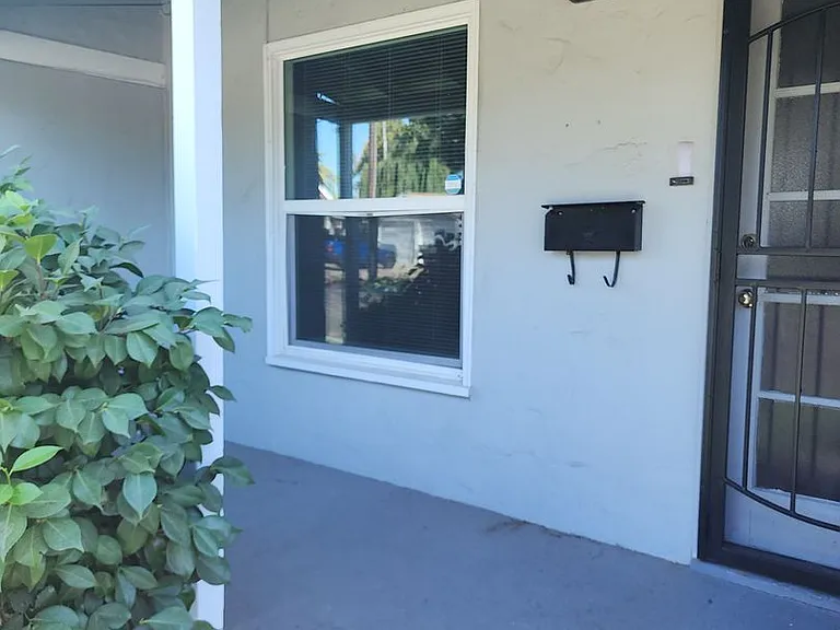 1605 Saint Clair St — Photo 3