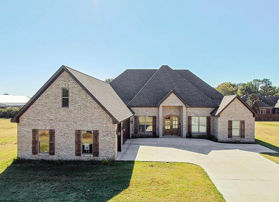 1st image of 793 Country Club Cir
