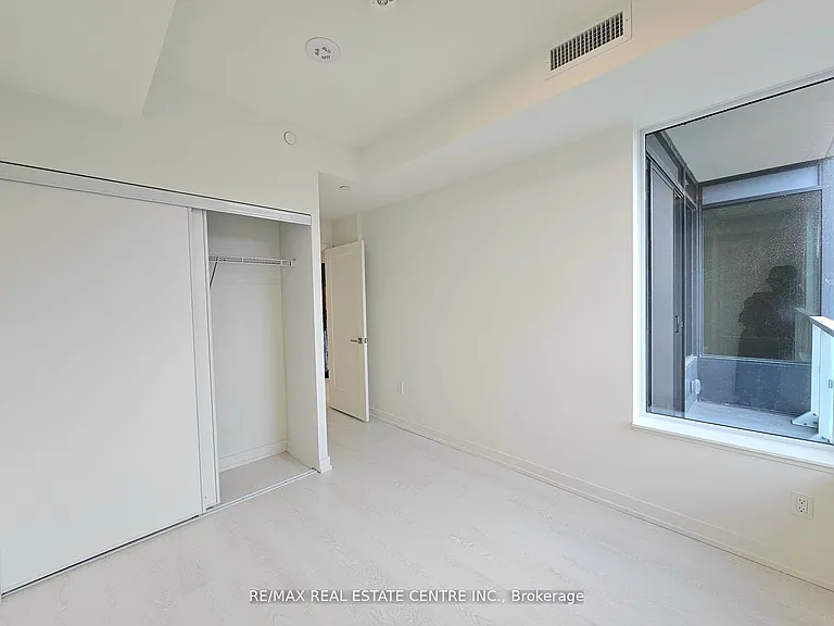 415 Main St W #401 — Photo 8