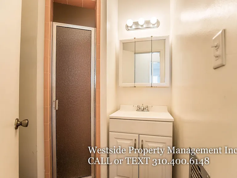 1555 S Hayworth Ave #11 — Photo 6