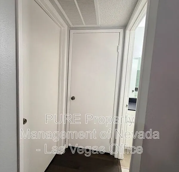1405 Vegas Valley Dr #252-bldg 25 — Photo 12
