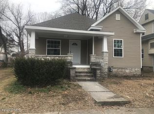 210 W 10th St, Carthage, MO 64836