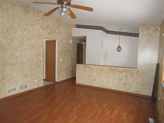 4th image of 1311 Lizabeth Ln