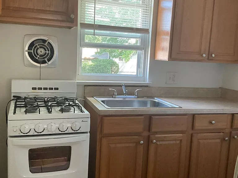 4790 Derry St — Photo 3