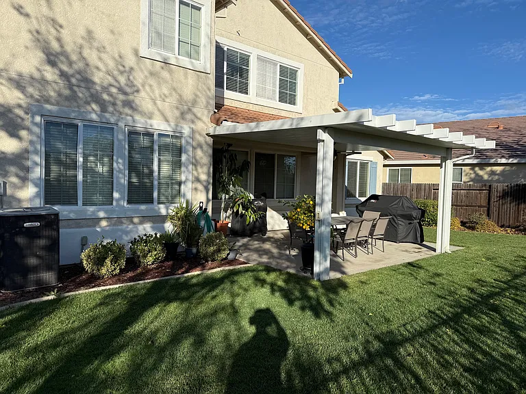 Regent Cir — Photo 3