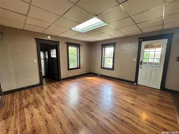 5th image of 303 4th AVENUE W