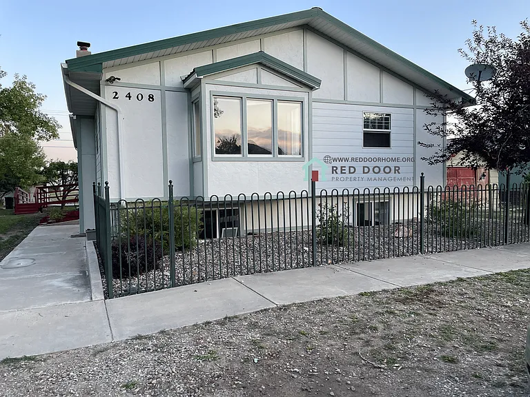 2408 Main St — Photo 15
