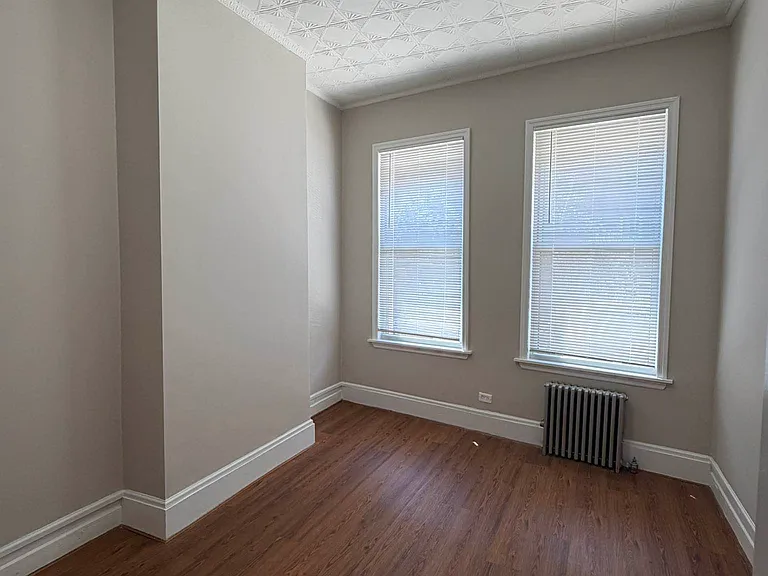 100 Kingsland Ave #1R — Photo 1