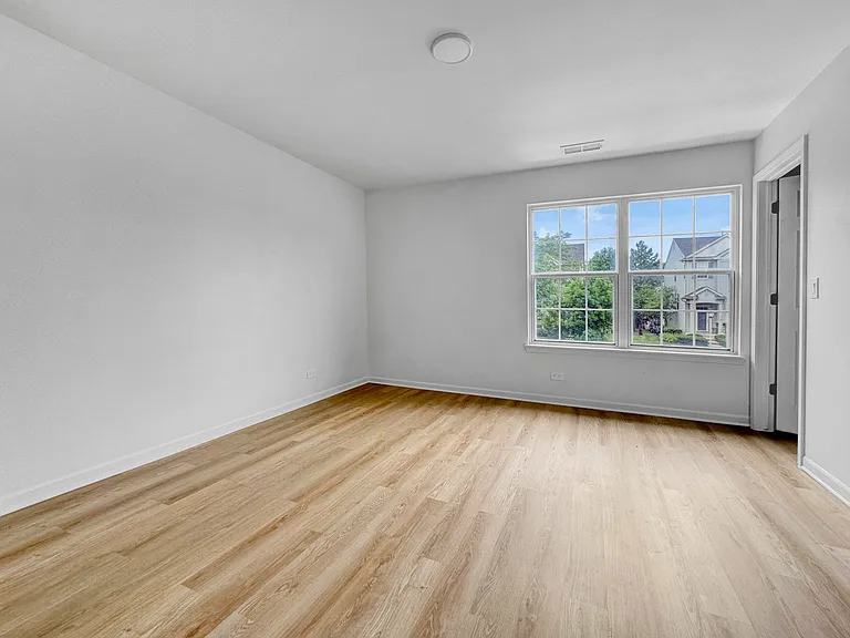 1089 Ellsworth Dr — Photo 12