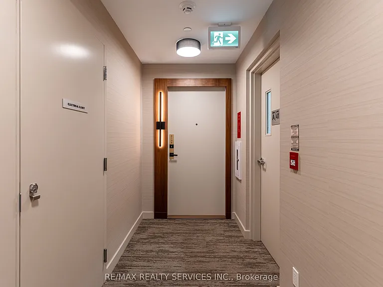 327 King St W #4106 — Photo 10