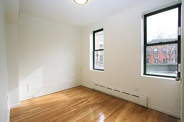 Rented by R New York