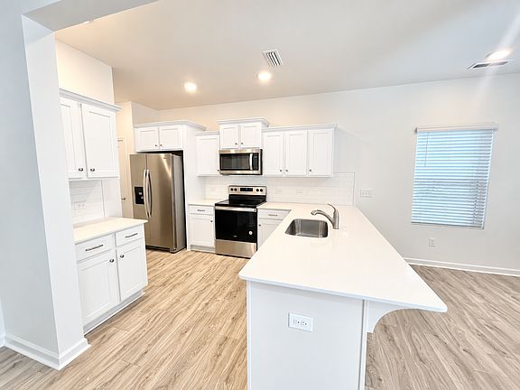 5th image of 362 Pearl St