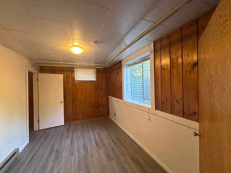 715 NE Stadium Way — Photo 8