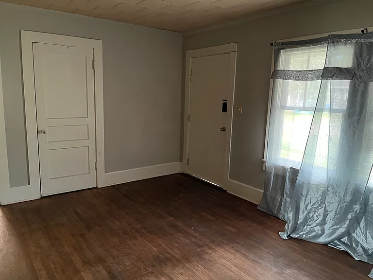 1021 James St — Photo 11
