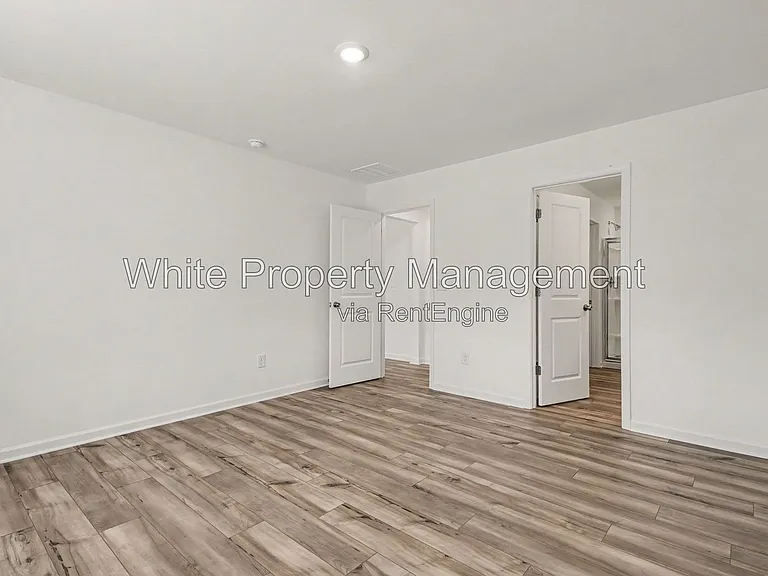 313 W 18th St — Photo 16