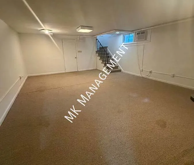 571 Charles Ave — Photo 30