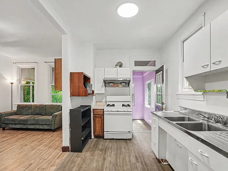 1045 Flemington St #1045 — Photo 8