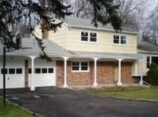 2 Twin Oaks Ct, Parsippany, NJ 07054