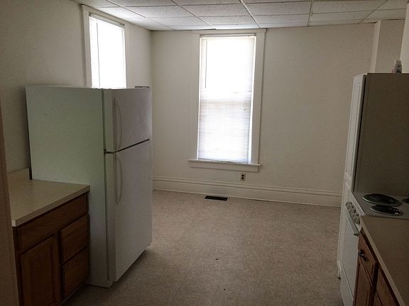 5th image of 914 1/2 N Lee St APT B