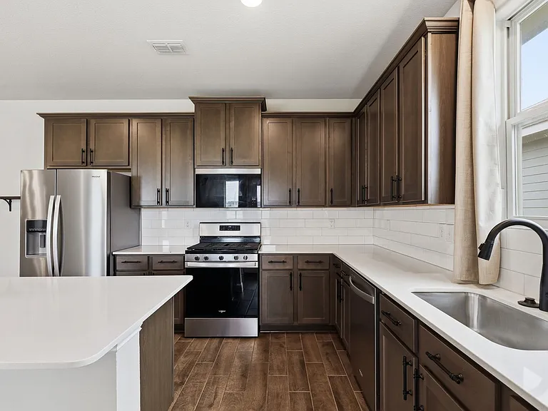 8200 Korat Vis — Photo 20