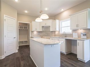 10327 N Winchester Ave, Kansas City, MO 64156