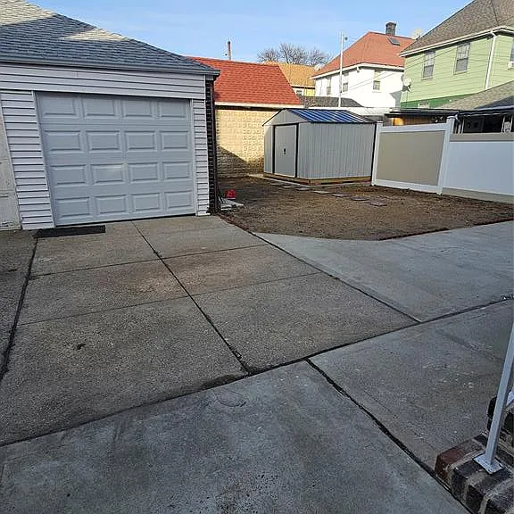 15909 Laburnum Ave — Photo 8