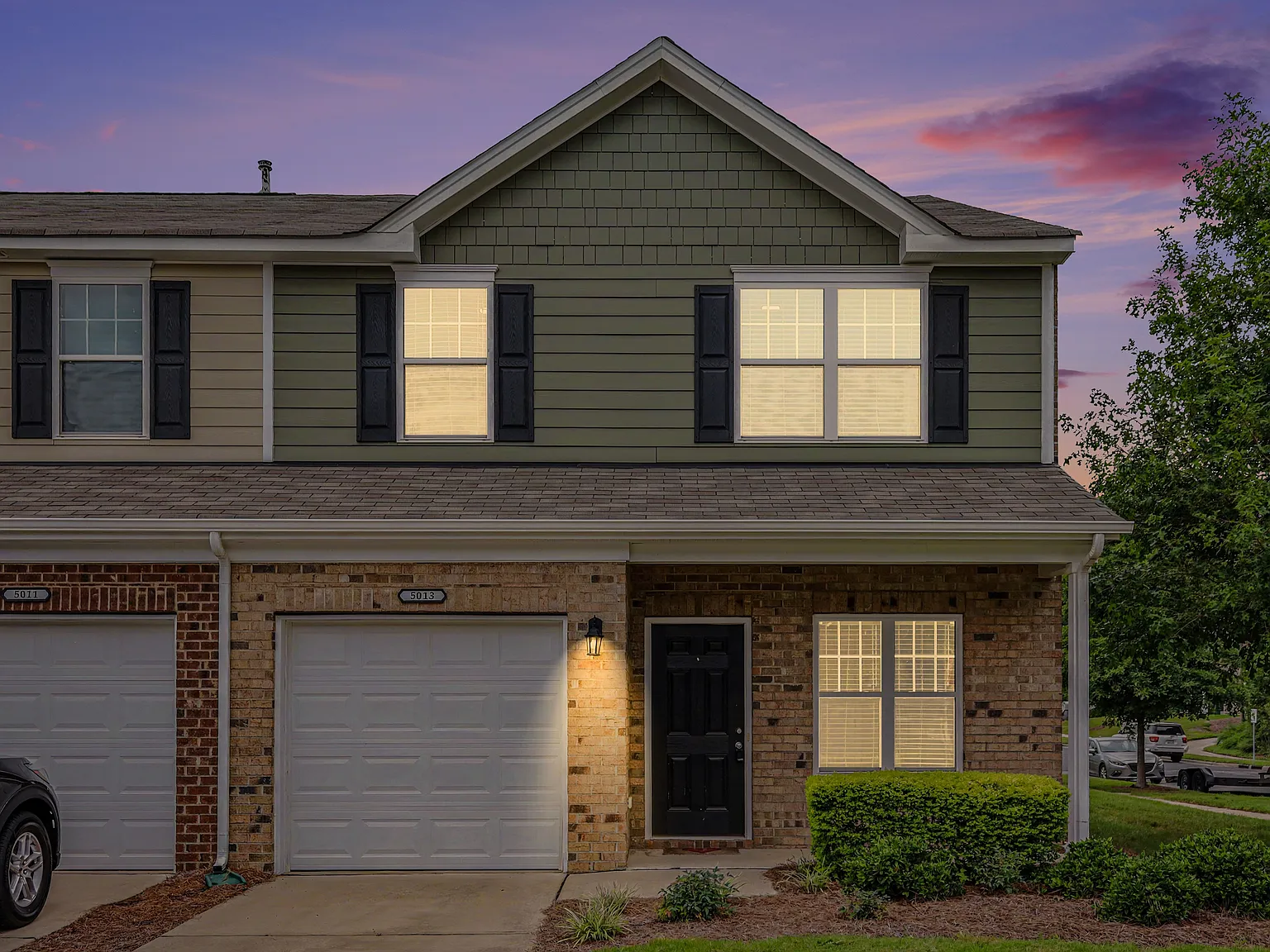 3 bed, 2.5 bath, 1557 sqft, $1,845 — Photo 2