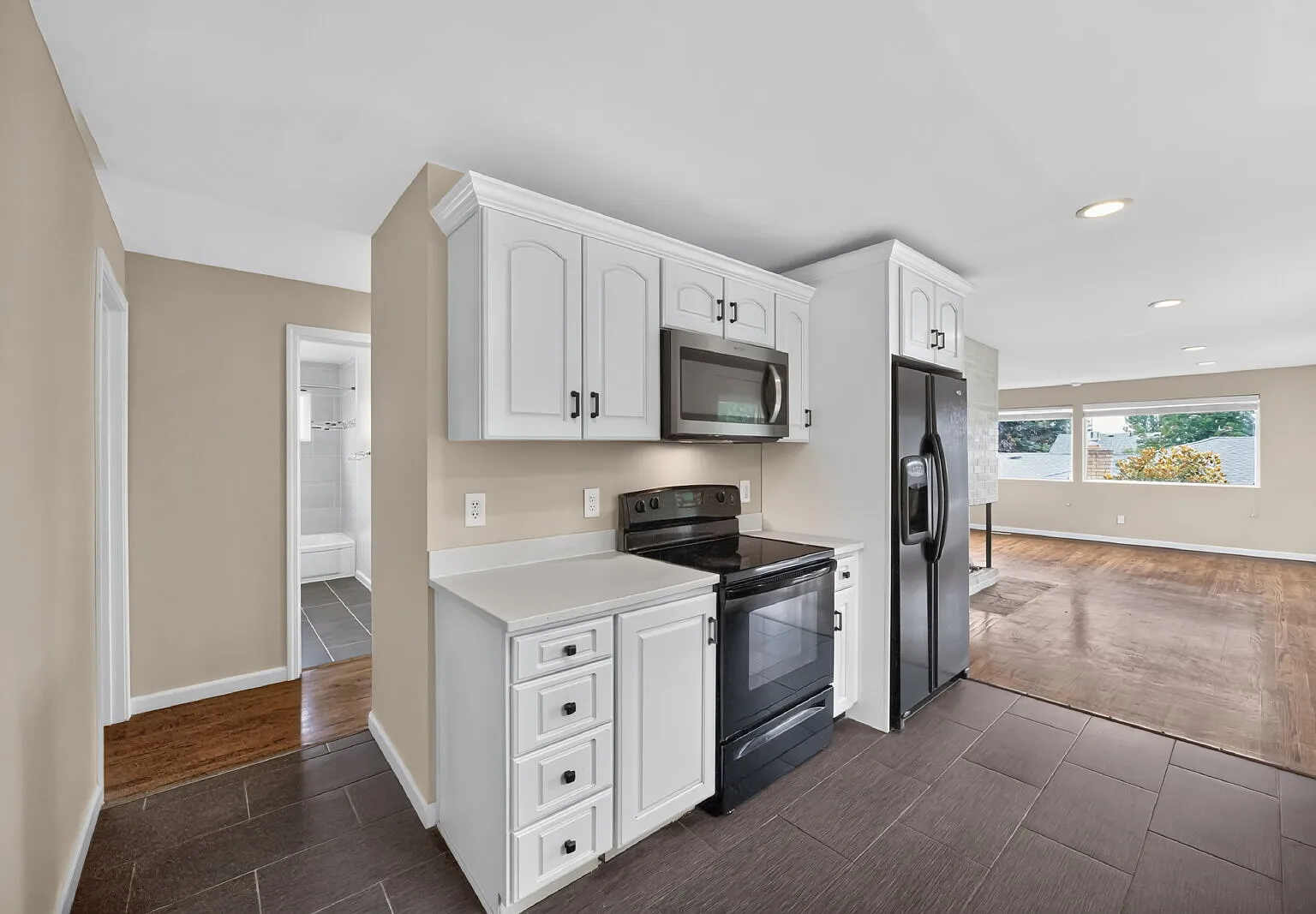 4 bed, 2.0 bath, $3,295 — Photo 4