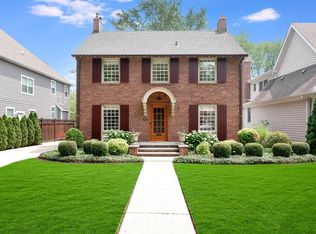 830 N Webster St, Naperville, IL 60563