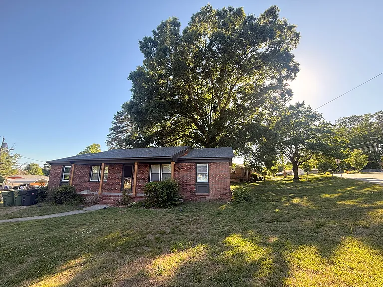605 Lake Dr — Photo 19