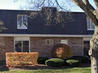 424 Sunnybrook Ln #25-D, Wheaton, IL 60187