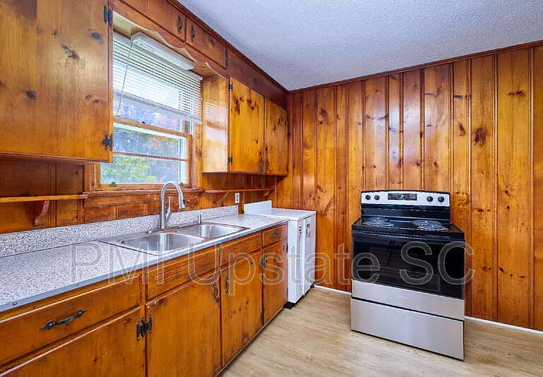 105 Truman St — Photo 11