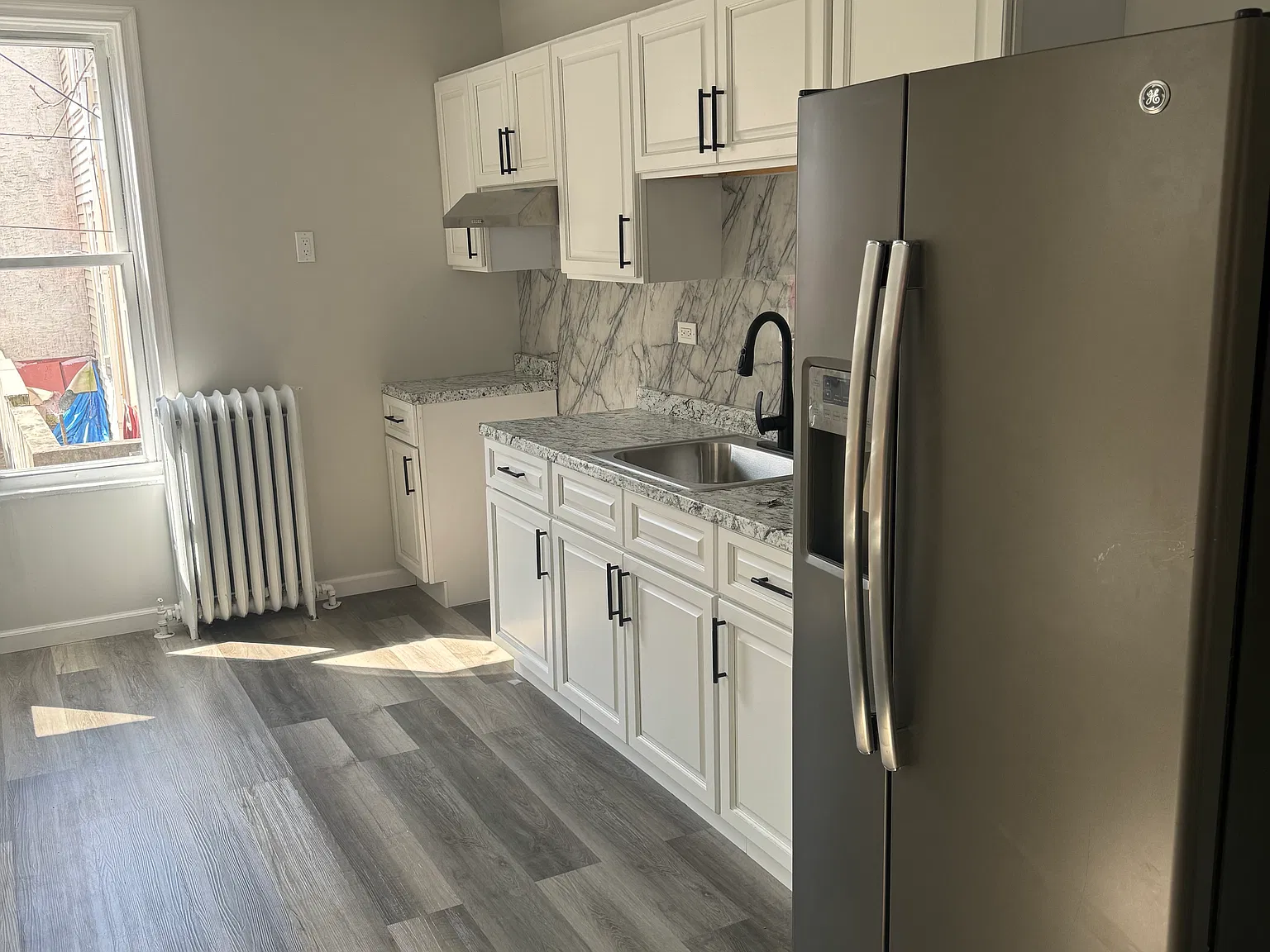 5 bed, 1103 sqft, $1,400 — Photo 2