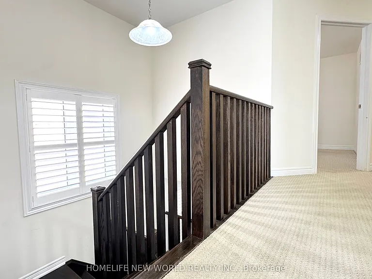 32 Falconridge Ter — Photo 10