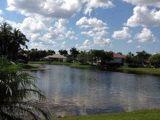1st image of 3070 Lakewood Cir
