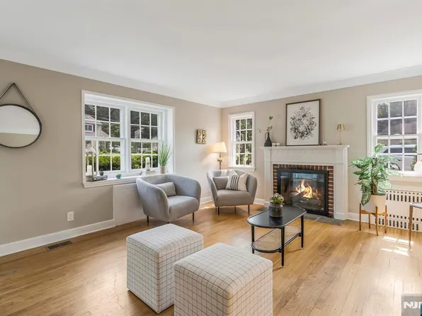 316 Birch Pkwy, Wyckoff, NJ 07481