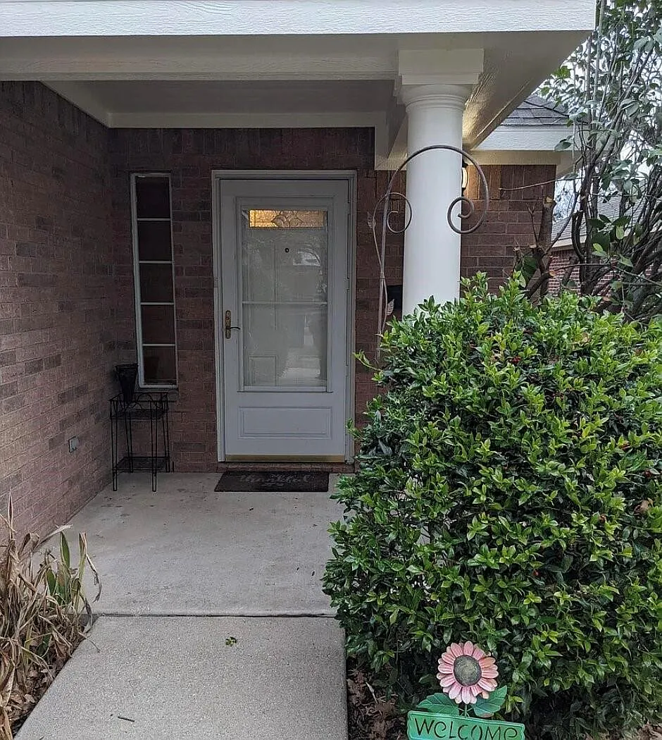 5 bed, 2017 sqft, $2,200 — Photo 4