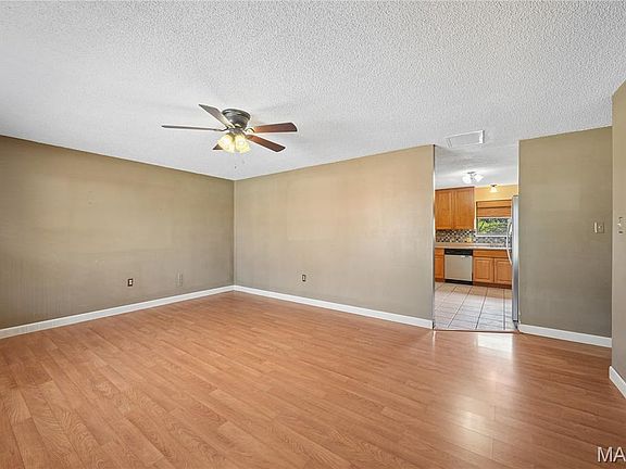 3rd image of 4305 Julie Ct