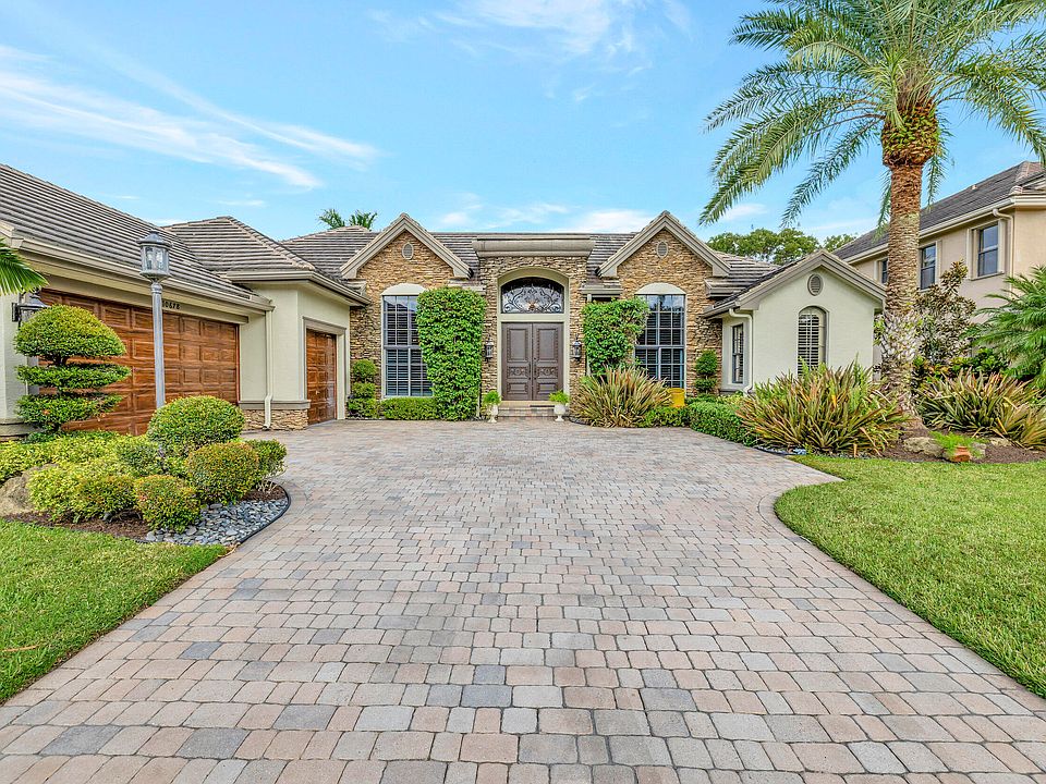 1st image of 10678 Versailles Boulevard